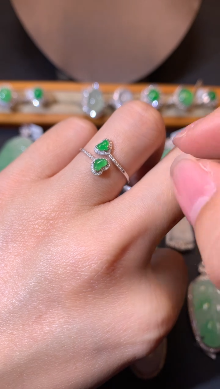 【闪购商品】翡翠颈饰18K金镶嵌戒指