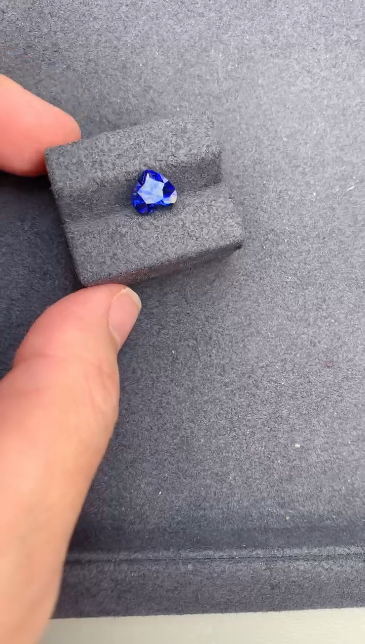 【闪购商品】蓝宝石裸石未镶嵌2.6ct皇家蓝