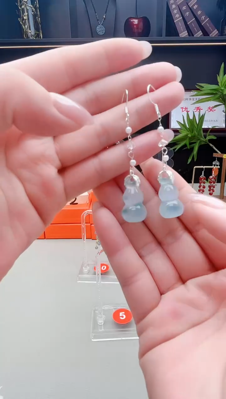 未镶嵌石英质玉（天山翠）耳饰219000