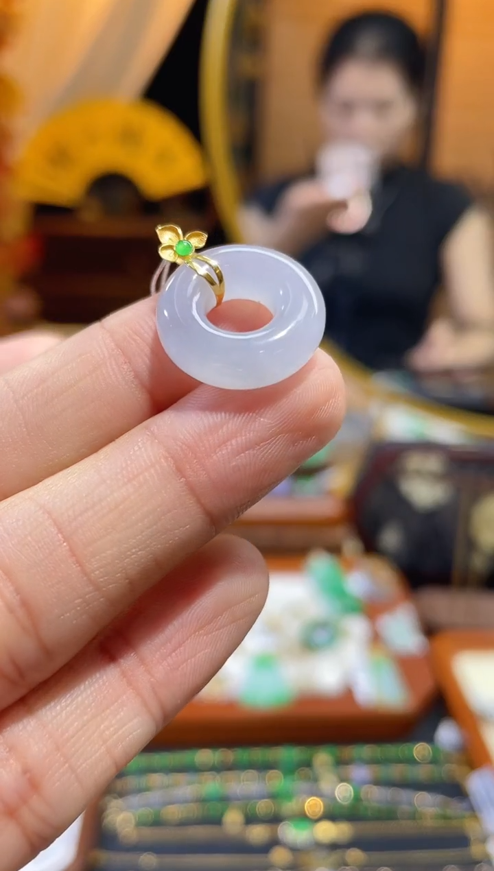 颈饰18K金镶嵌翡翠甜甜圈