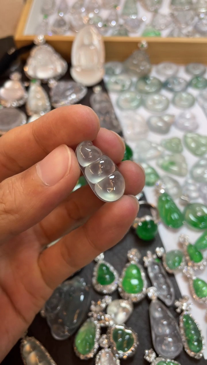 【闪购商品】翡翠吊坠(不含链)未镶嵌豆子