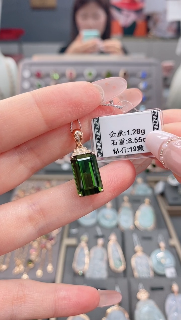 颈饰18K金镶嵌碧玺幸***道8.55     