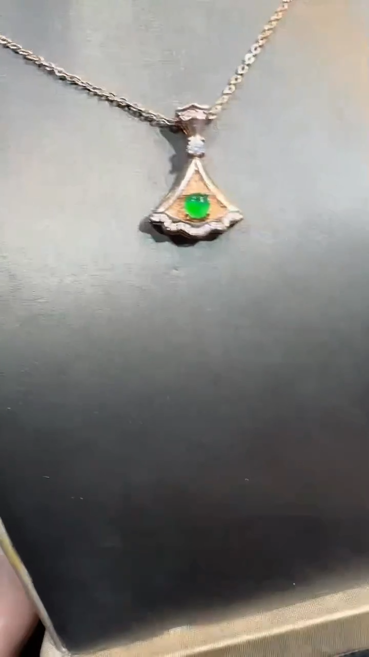 【闪购商品】翡翠吊坠(不含链)未镶嵌多样性发货其一不含链