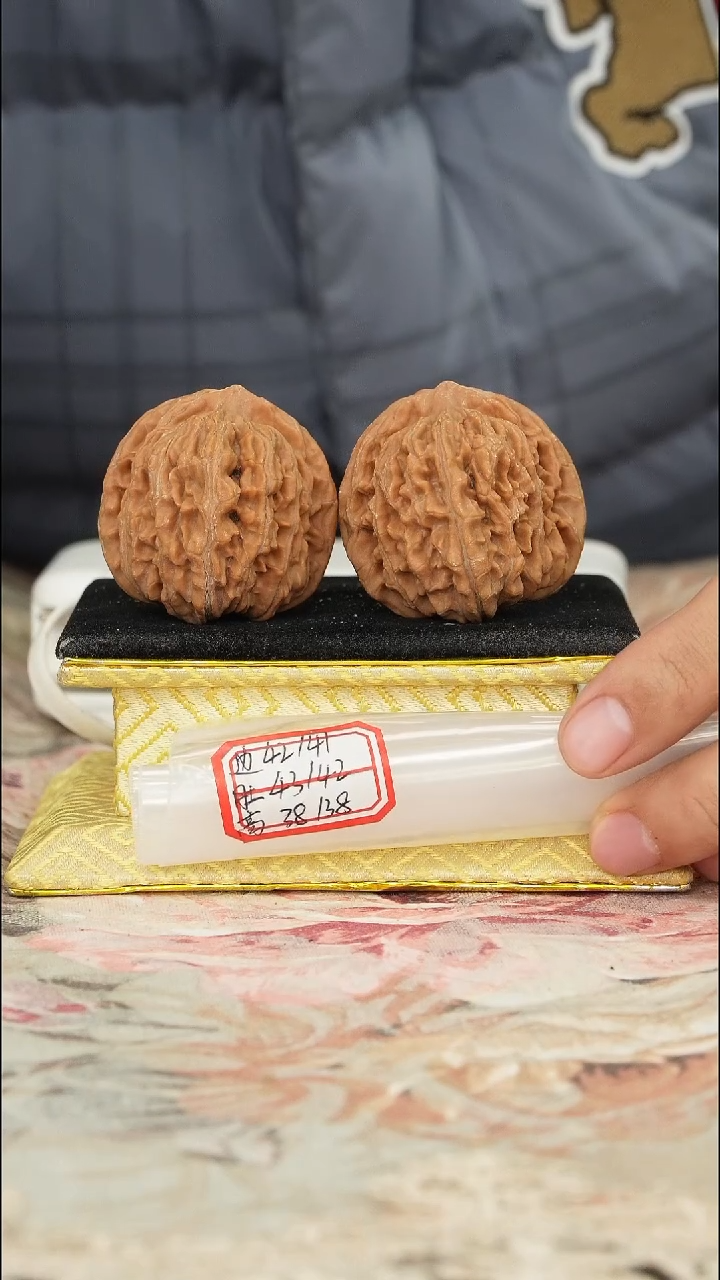 【闪购商品】文玩核桃把件平谷四座楼