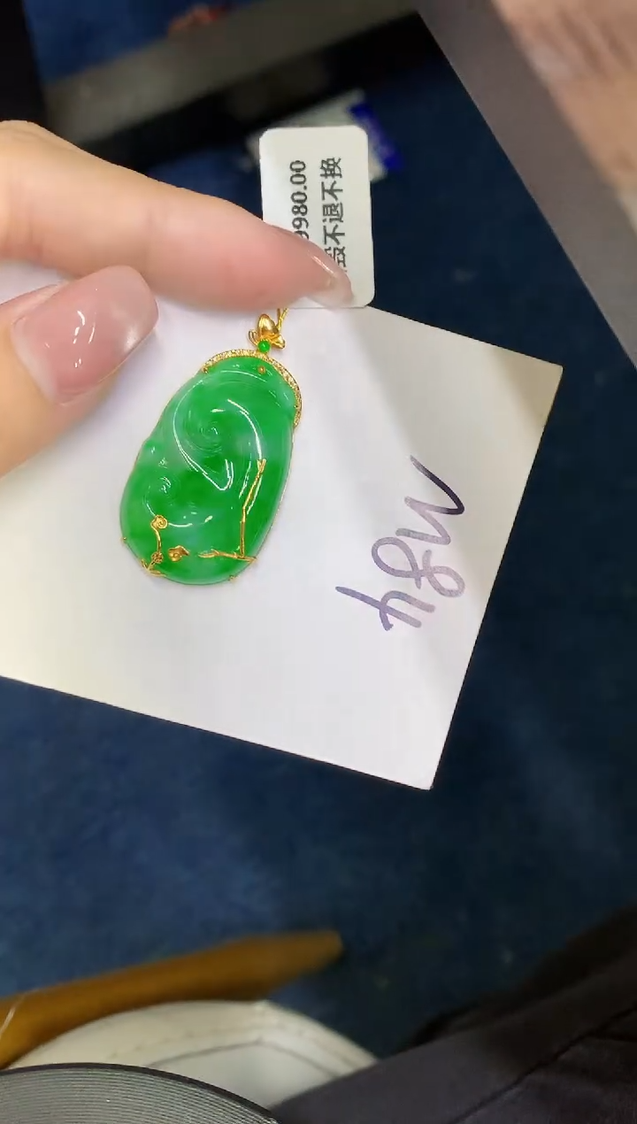 翡翠18K金镶嵌颈饰000000000000