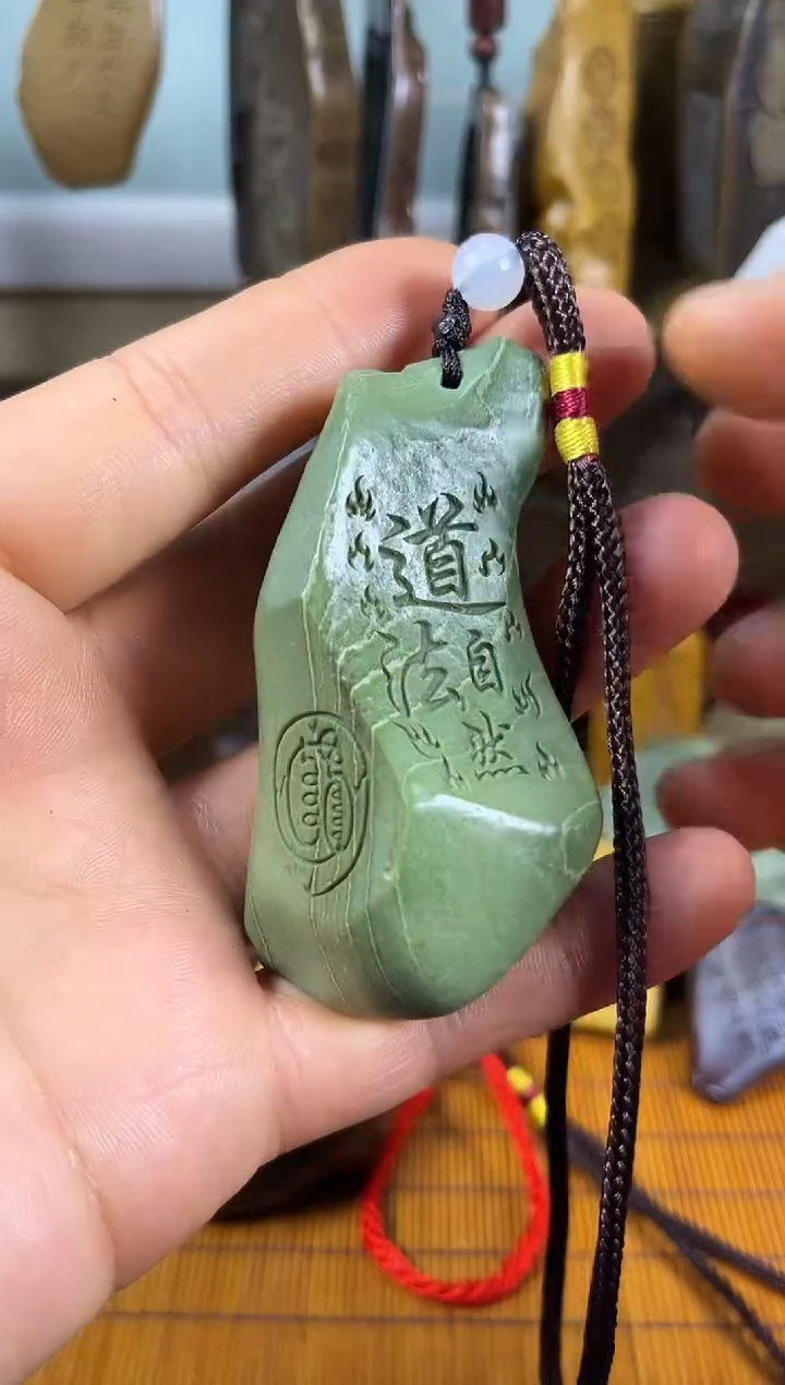 原石雕刻手把件  默认打孔穿绳91