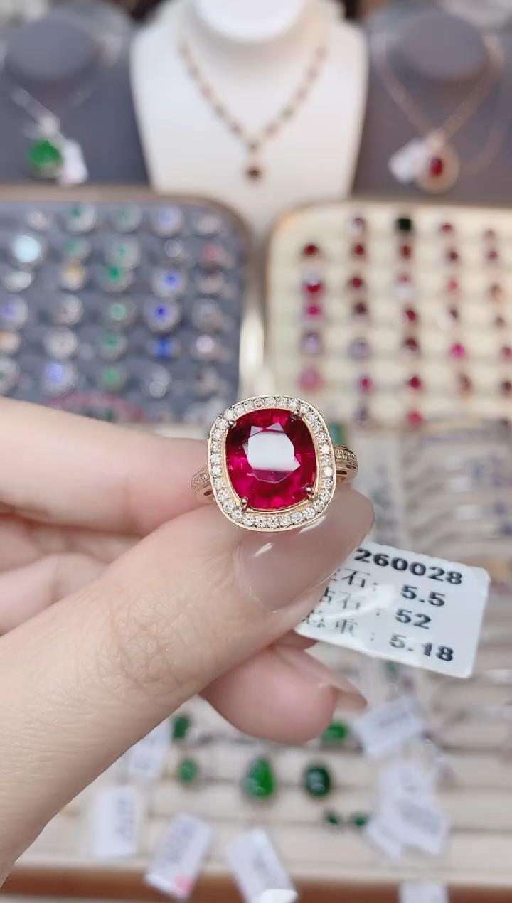 18K金镶嵌碧玺戒指碧玺5.5CT