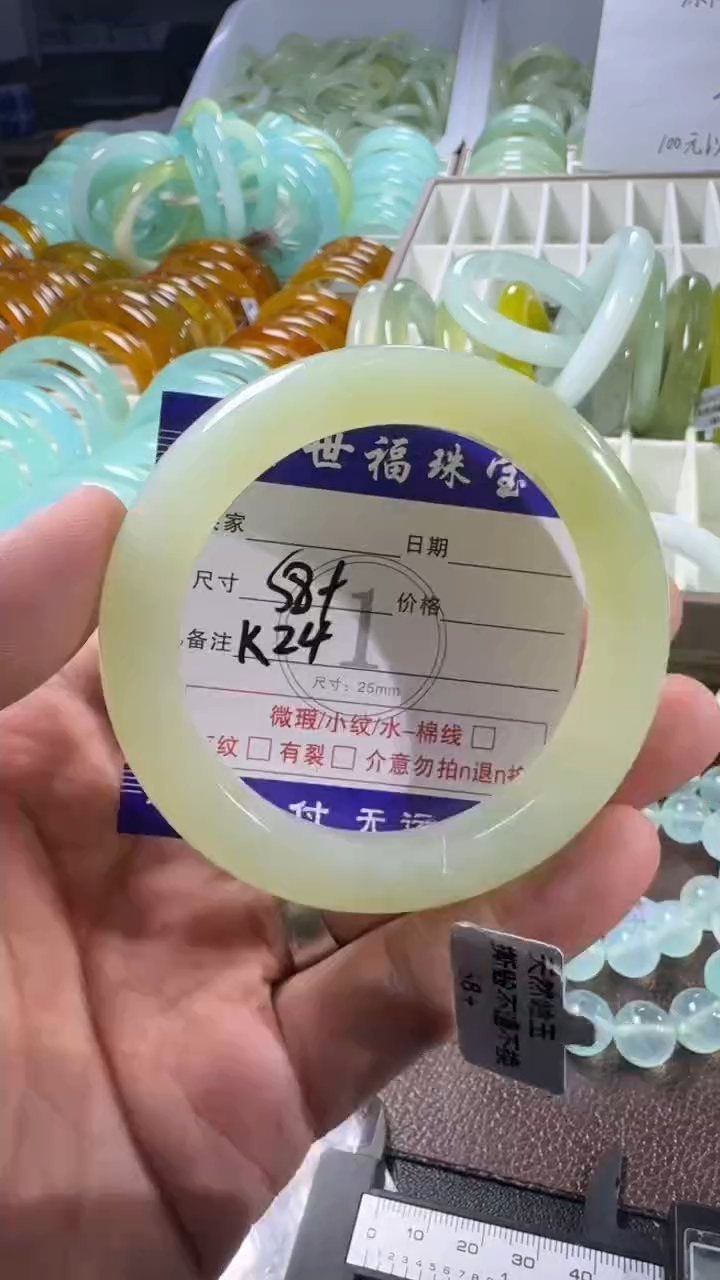 未镶嵌蛇纹石玉手镯1