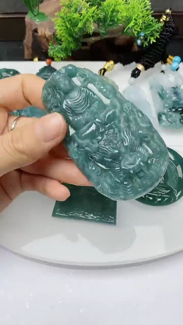 【闪购商品】翡翠颈饰未镶嵌         