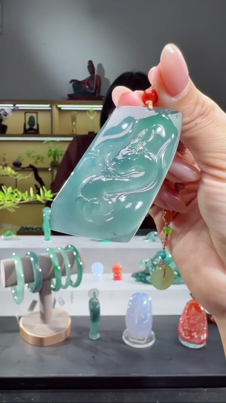 吊坠(不含链)未镶嵌翡翠龙牌（多样性发其一）