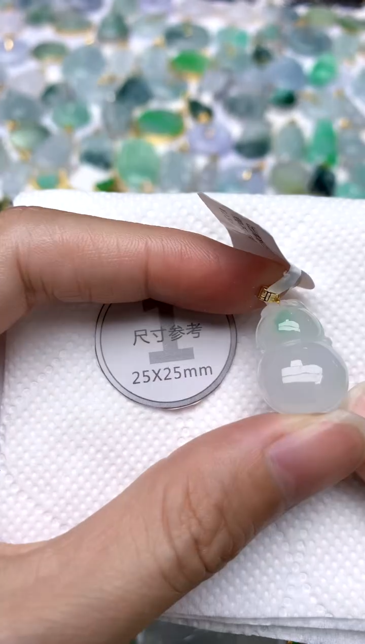 颈饰18K金镶嵌翡翠天然A货翡翠