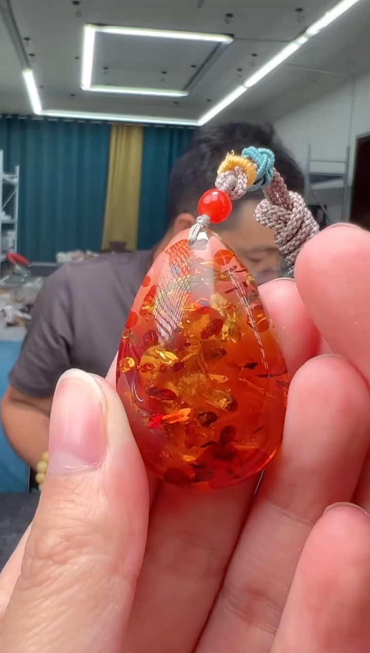 未镶嵌颈饰琥珀吊坠