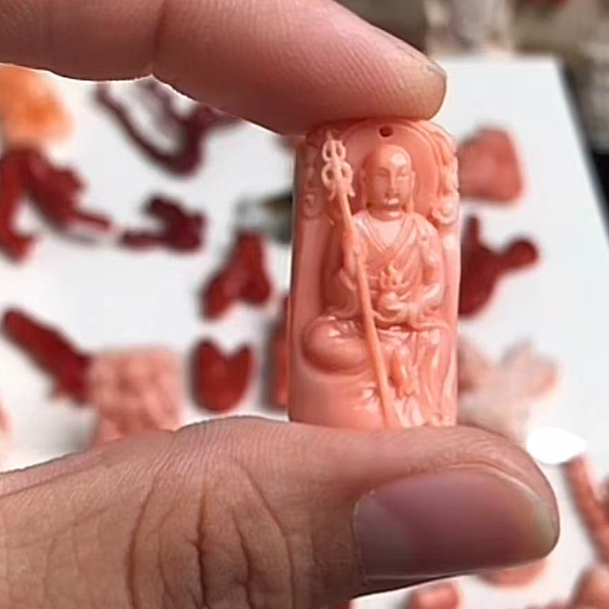 momo珊瑚雕刻件一尊