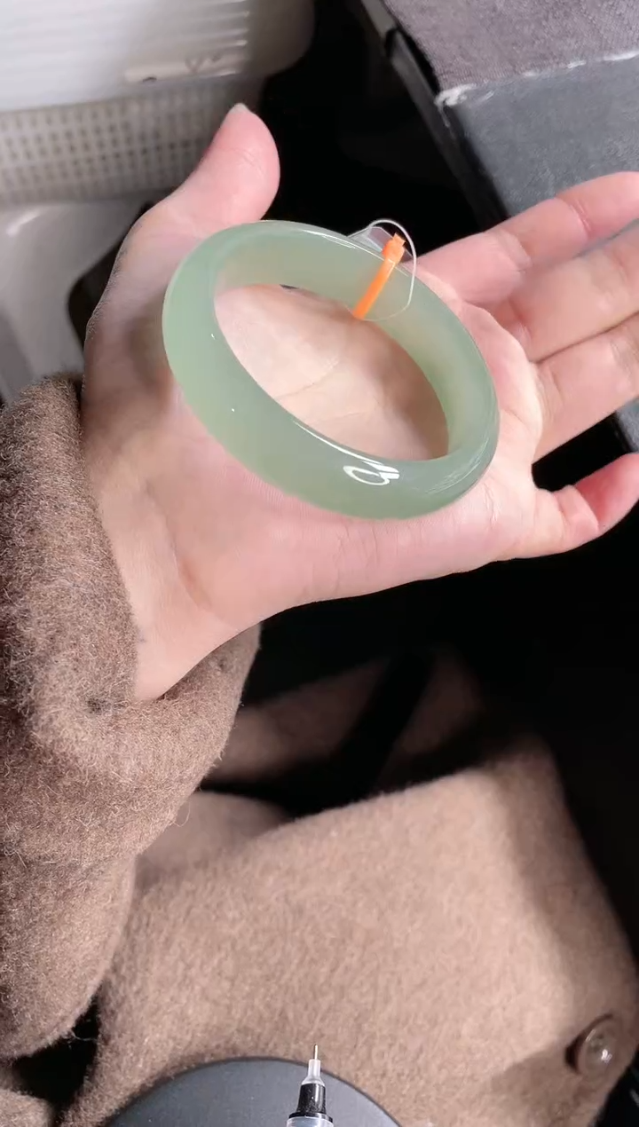 【闪购商品】石英质玉手镯未镶嵌12V335-55