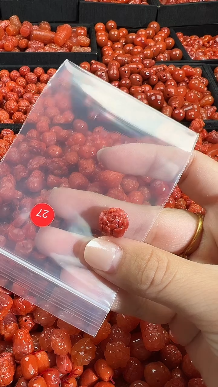 颈饰未镶嵌南红玛瑙1