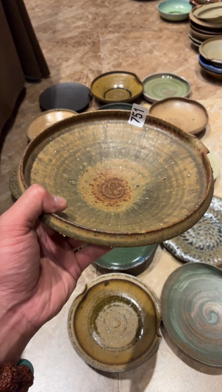 瓷片山**风751  微瑕窑变棕立边盘1个