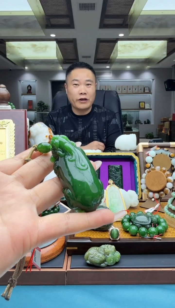 未镶嵌和田玉把件eb