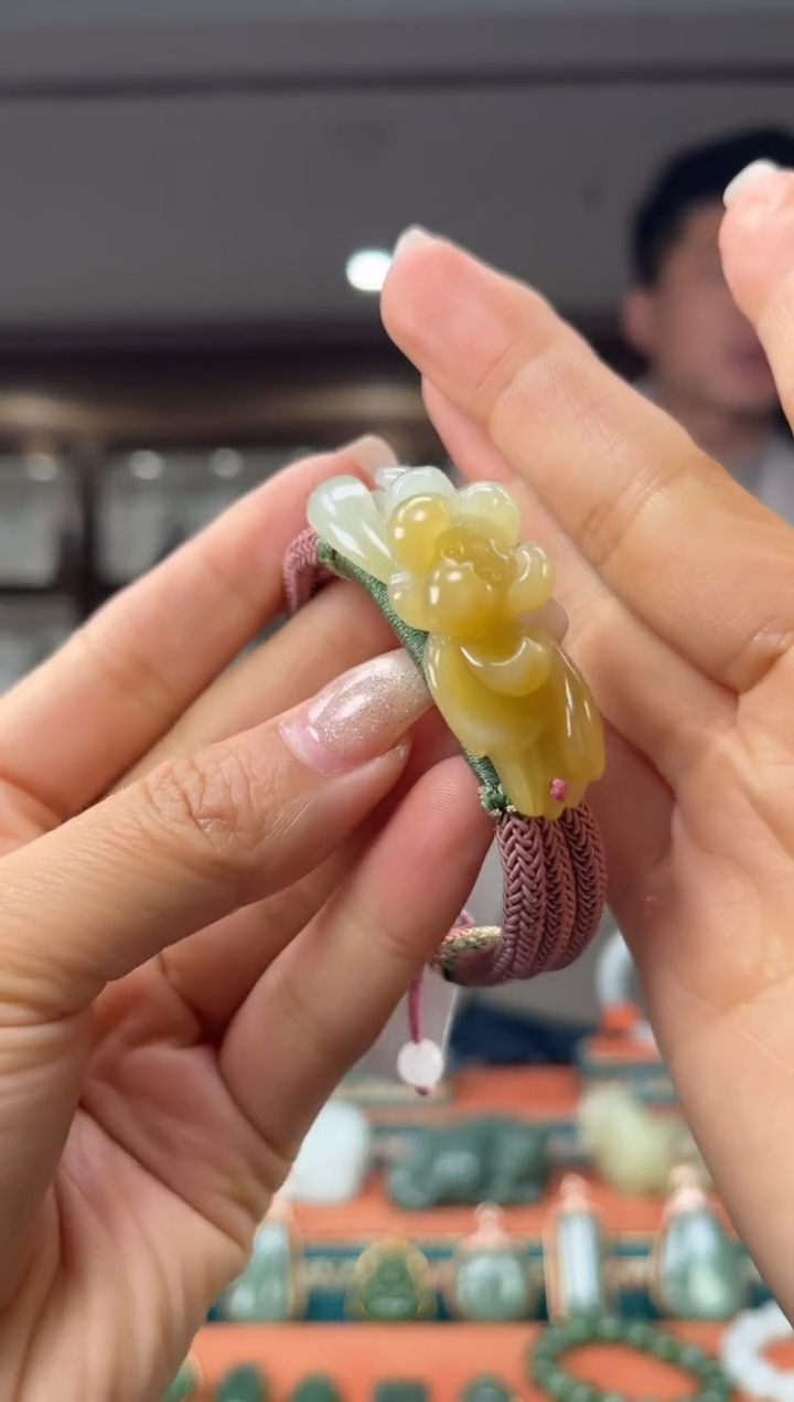 颈饰未镶嵌和田玉佩佩