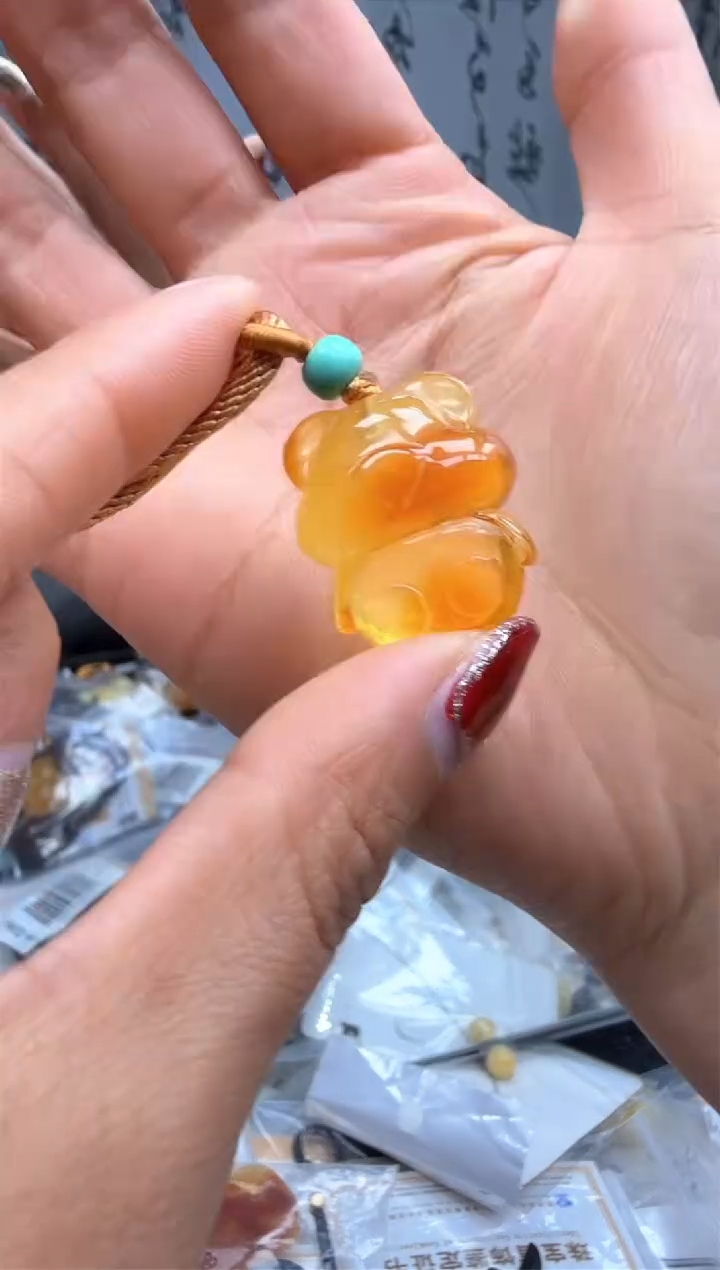 【闪购商品】琥珀裸石未镶嵌挂坠