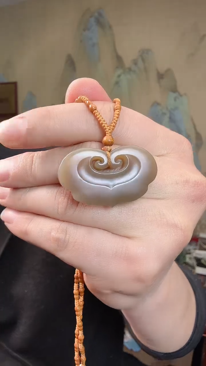 颈饰未镶嵌和田玉.