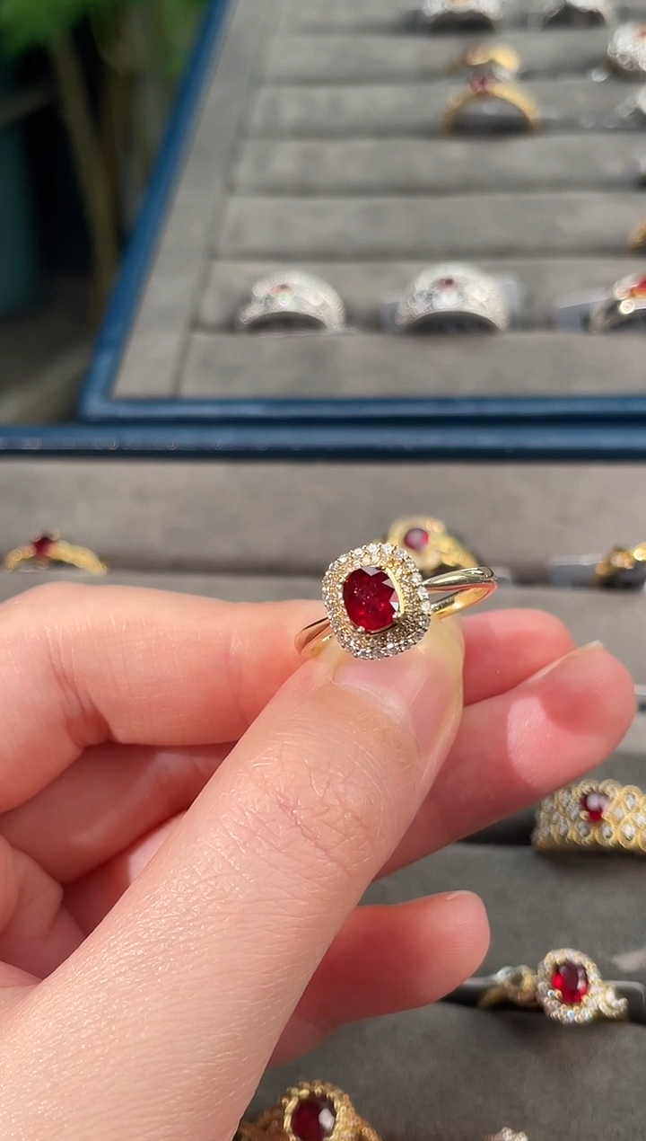 【闪购商品】红宝石戒指18K金镶嵌0.69ct