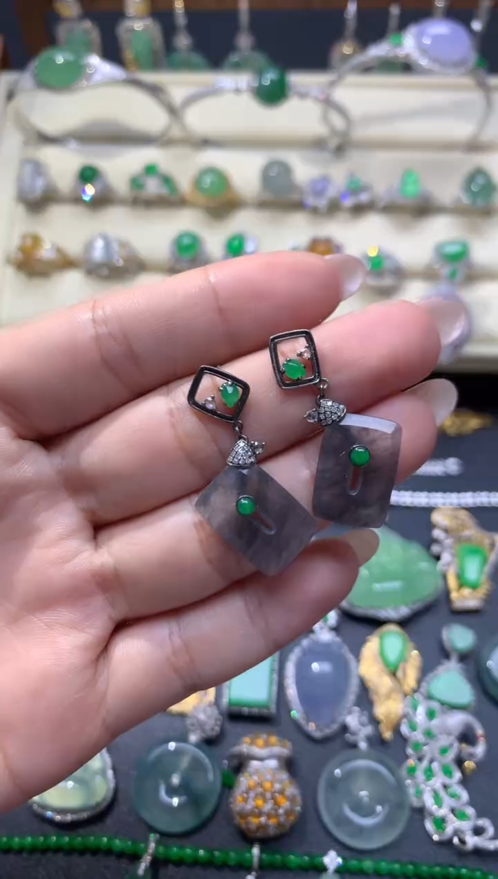 翡翠18K金镶嵌颈饰耳饰