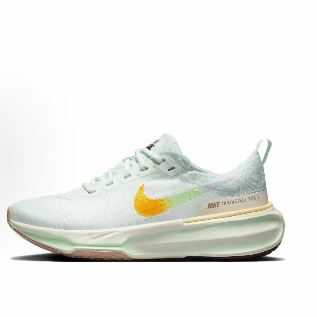 NIKE/耐克Invincible 3 舒适时尚休闲跑步鞋 女款 HF5729391*JX