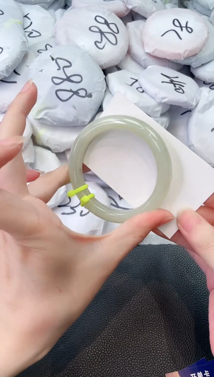 和田玉未镶嵌手镯D151