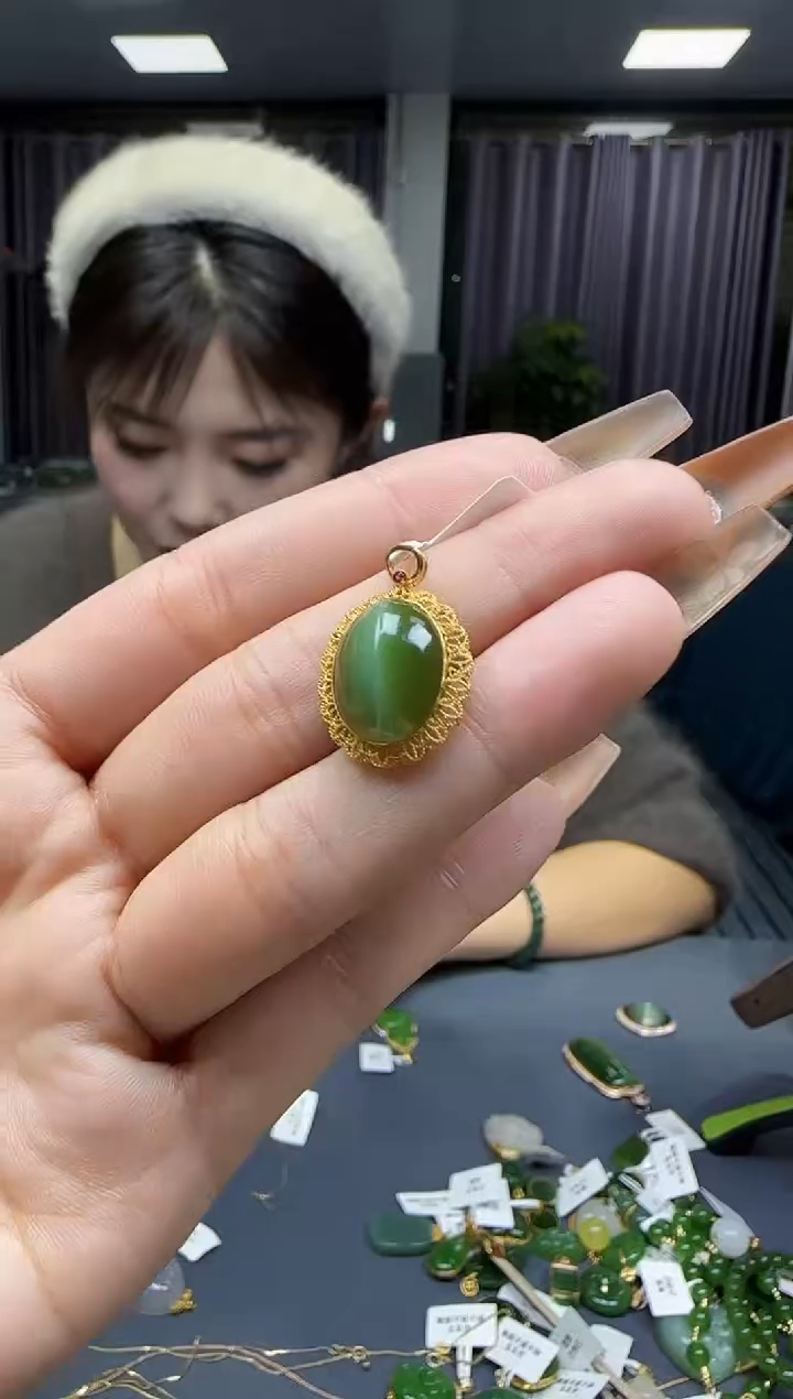 【闪购商品】和田玉挂件18K金镶嵌1