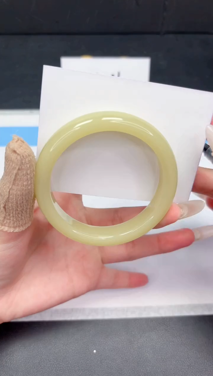 【闪购商品】石英质玉手镯未镶嵌87-59.7