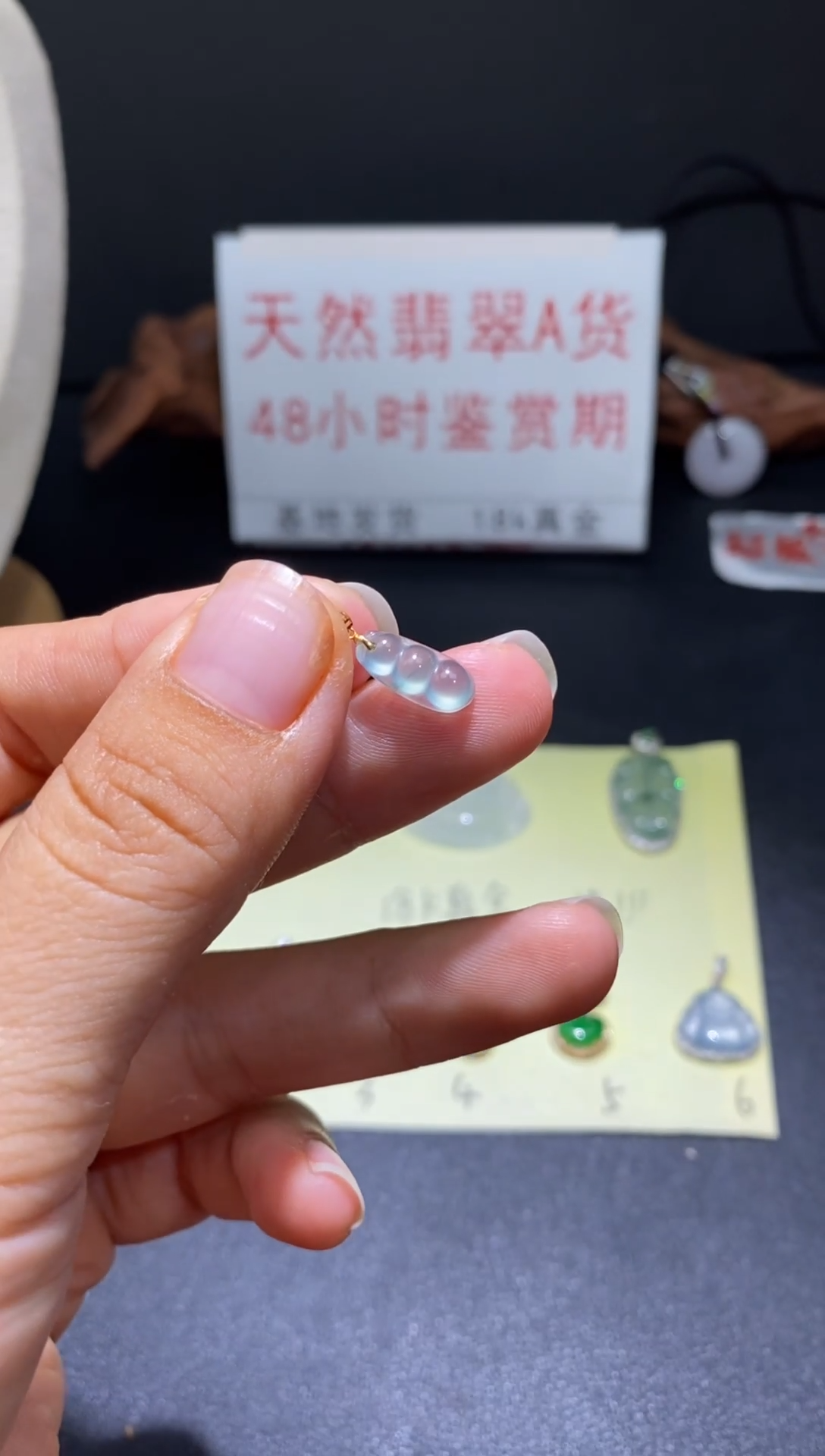 翡翠18K金镶嵌颈饰翡翠吊坠