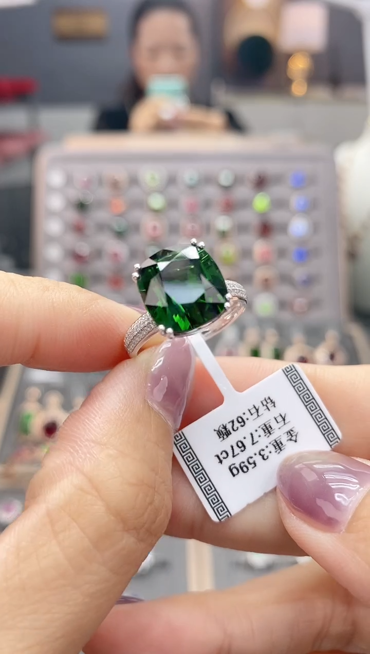 18K金镶嵌戒指碧玺7.67  