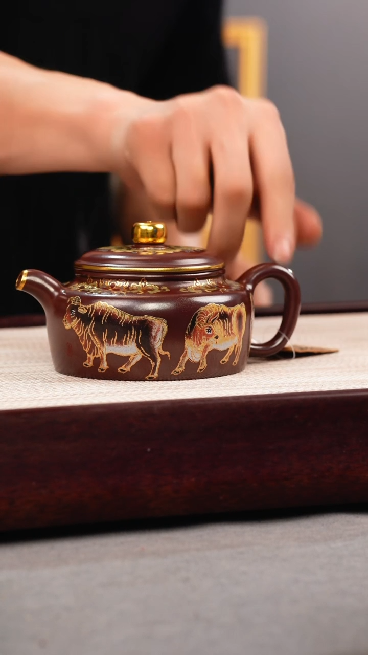 茶壶紫砂石红 德钟 五牛珐琅彩