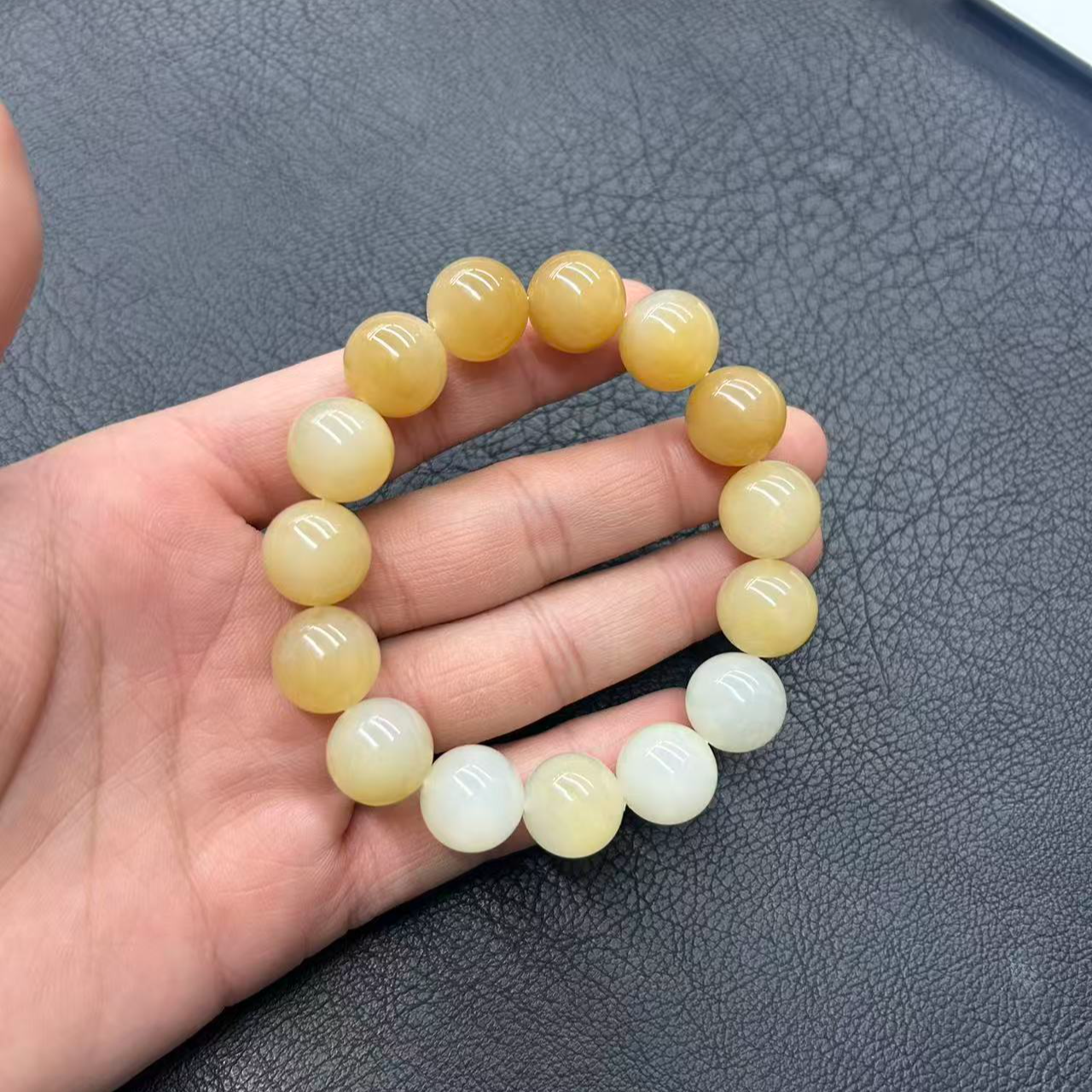 新疆和田玉且末微色差金山卡14手串