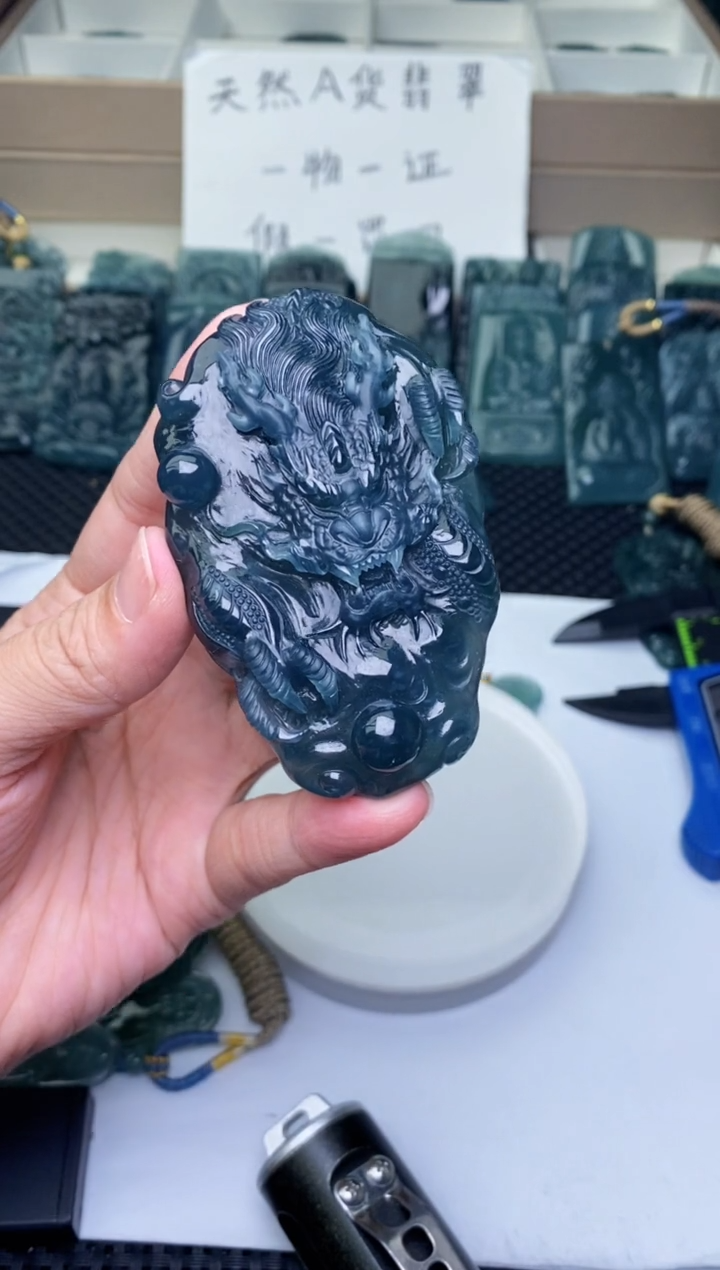 颈饰未镶嵌翡翠          