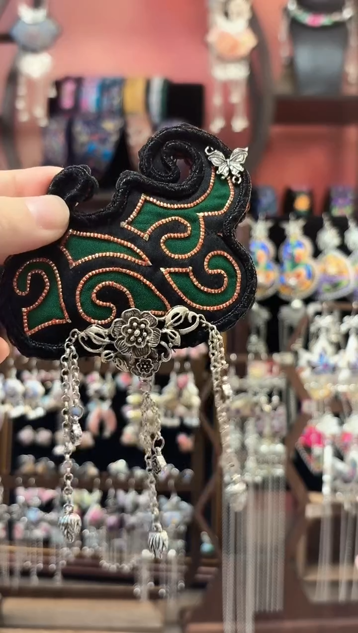 织绣 云织谣民族风精美饰品   175