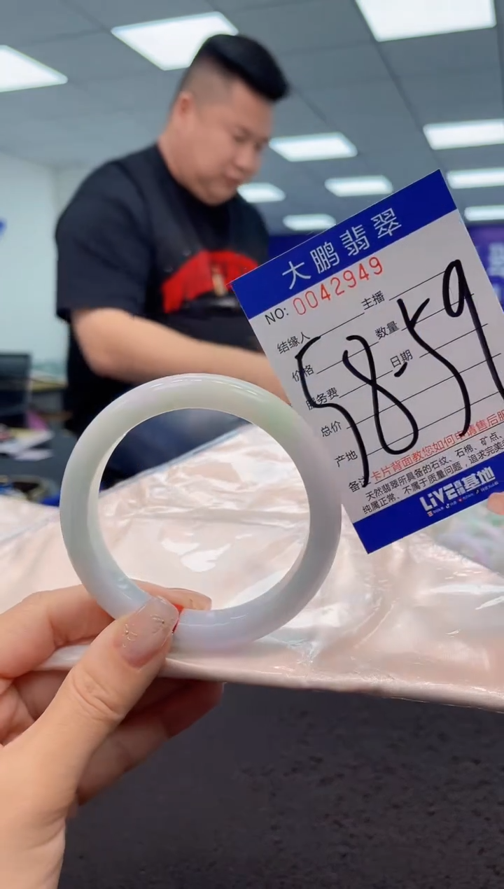 【闪购商品】翡翠手镯未镶嵌AAAAAAAAAA