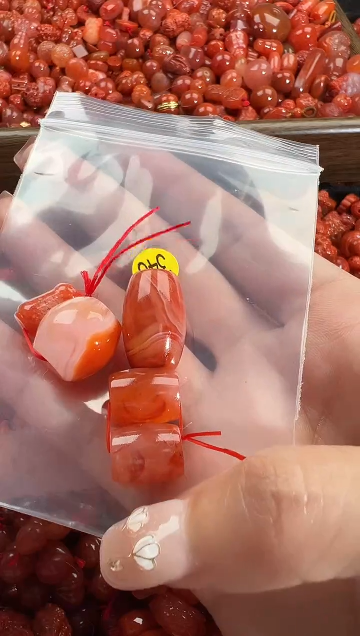 颈饰未镶嵌南红玛瑙1