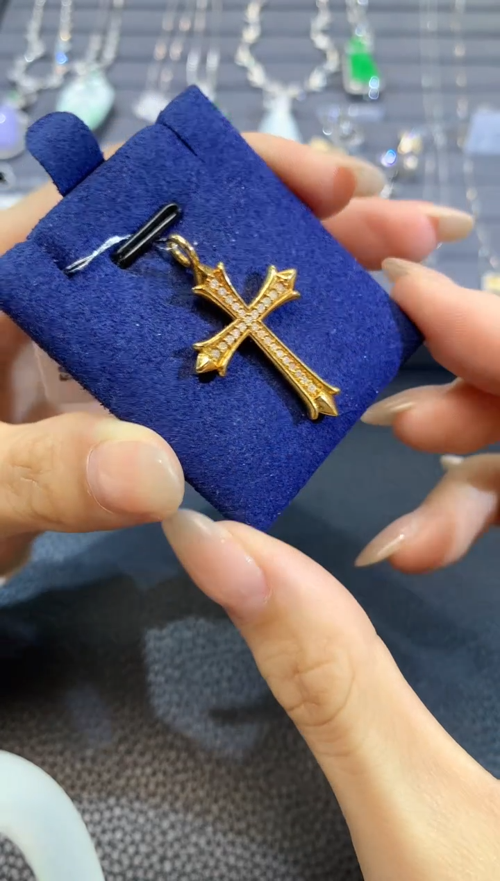 吊坠(不含链)钻石18K金镶嵌A5   多样性发一件（大版）