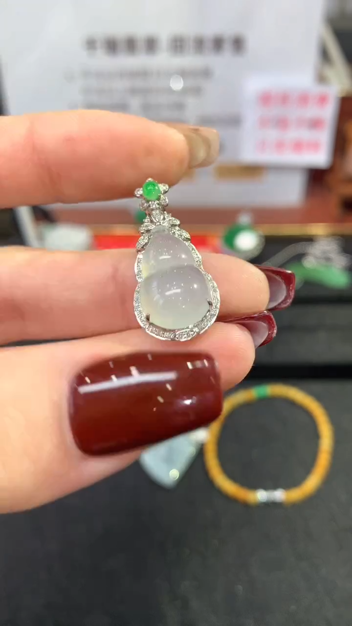【闪购商品】翡翠吊坠(不含链)18K金镶嵌葫芦回流不退不换|