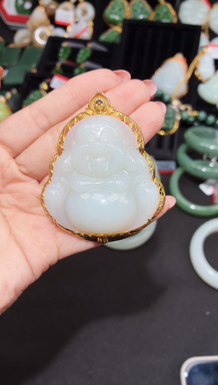 吊坠(赠链)18K金镶嵌和田玉52MM多样性发一Z