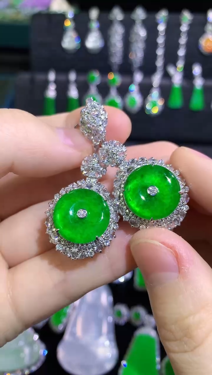 颈饰18K金镶嵌翡翠高冰满绿起光平安扣多用款后盖可拆卸