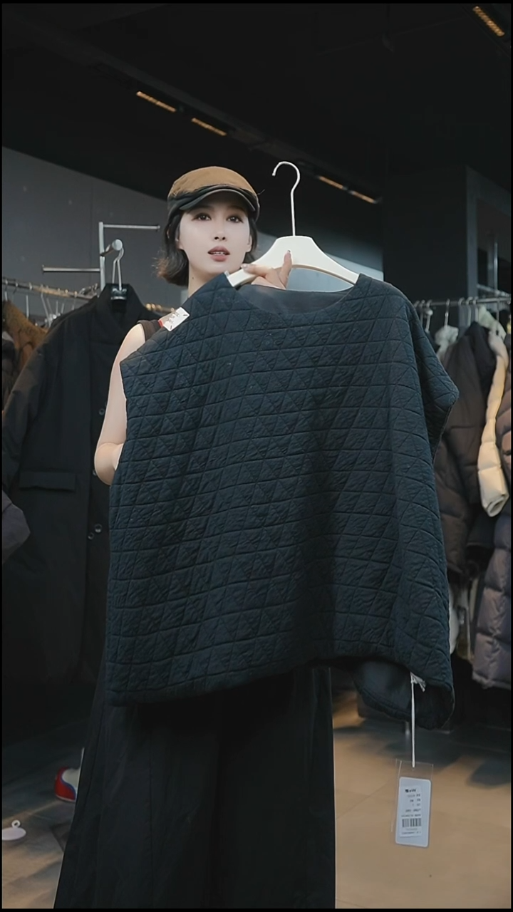 卷****n马甲黑色马甲黑色