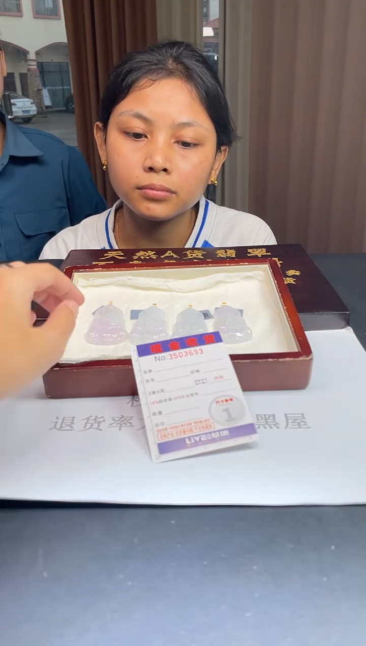 18K金镶嵌挂件翡翠多样性发其一拍一发一3693