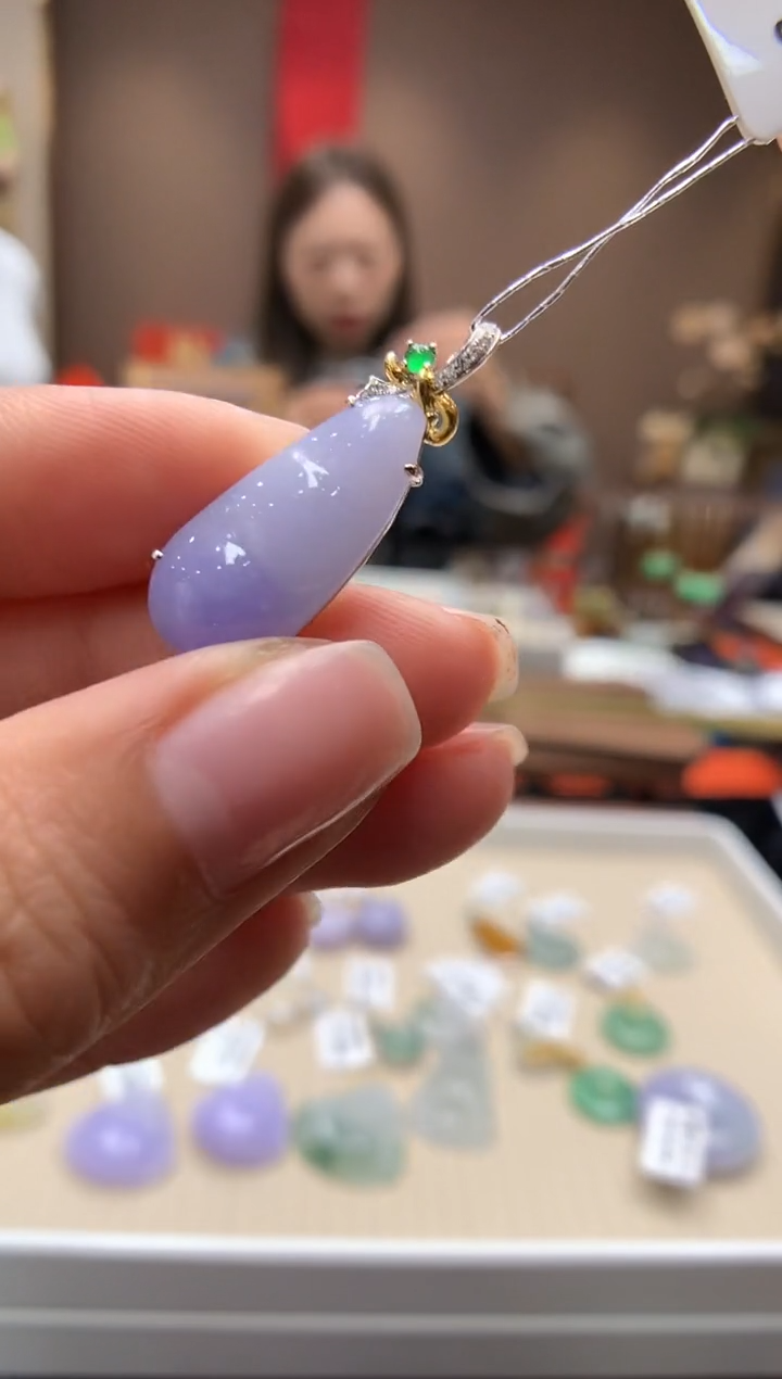 【闪购商品】翡翠颈饰18K金镶嵌福豆