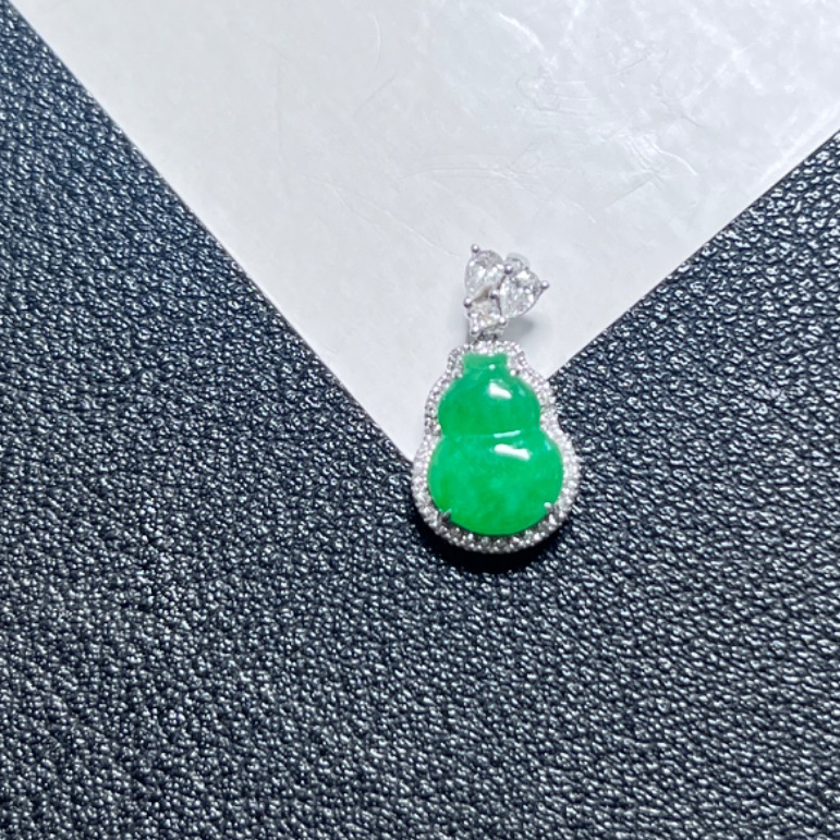天然缅甸A货翡翠满绿色葫芦吊坠