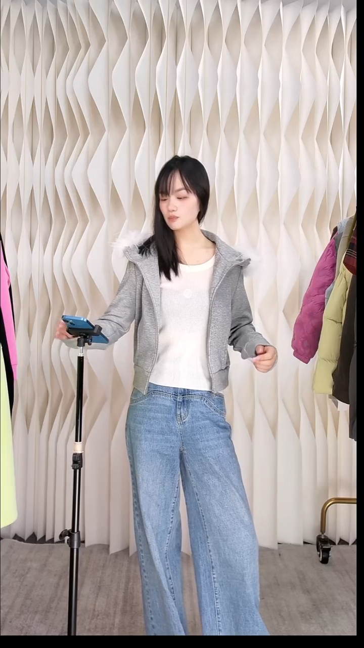  灰色连帽加绒卫衣女秋冬新款小众休闲毛领开衫外套m码