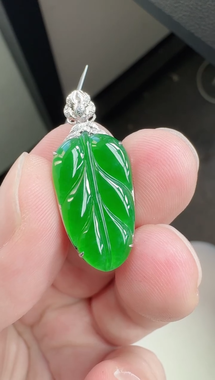 颈饰18K金镶嵌翡翠寄售回流，不退不换