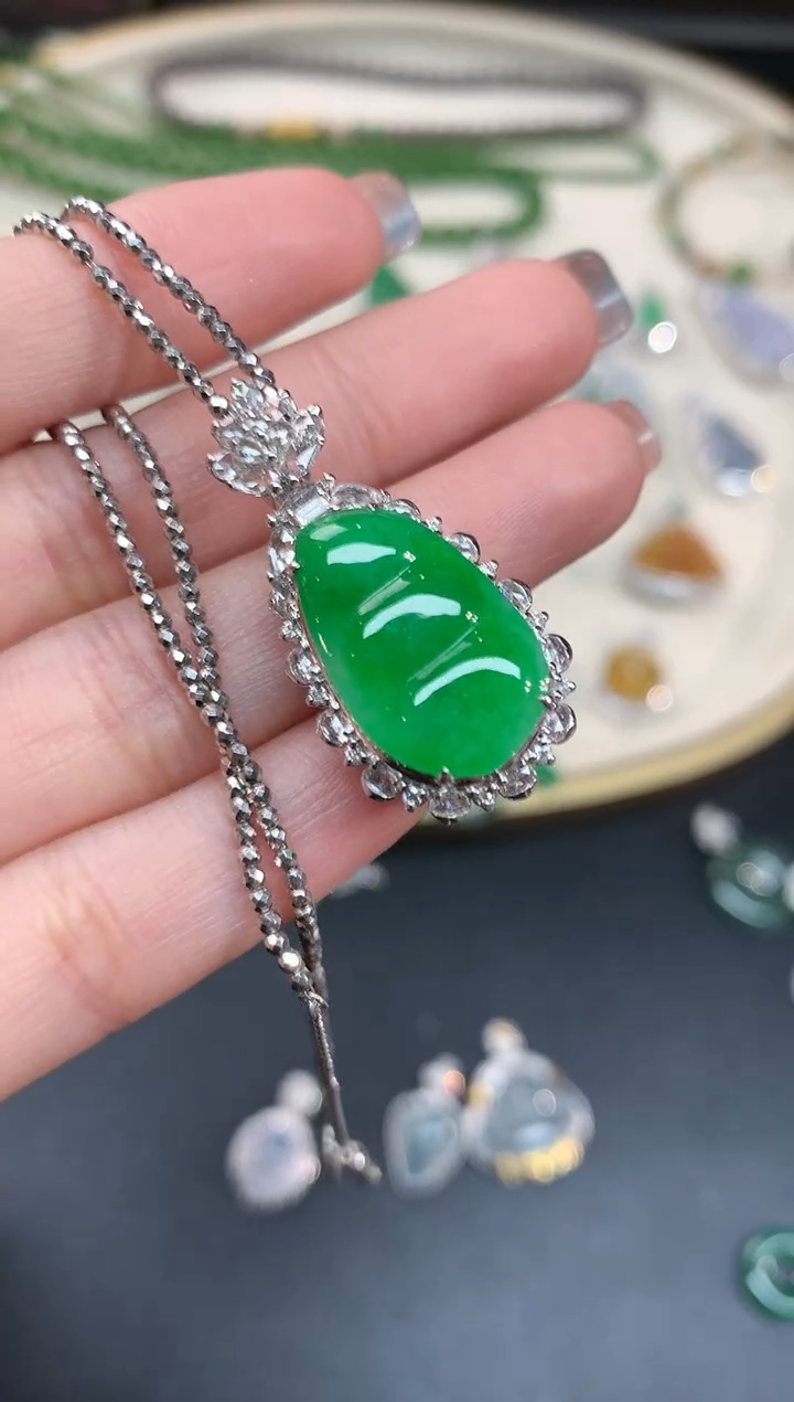 【闪购商品】翡翠吊坠(不含链)18K金镶嵌吊坠A197|26800