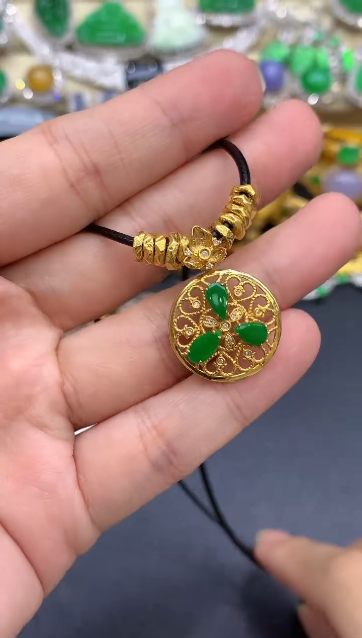 颈饰18K金镶嵌翡翠250-中国好珍宝